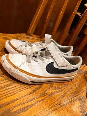 Kids Nike courts